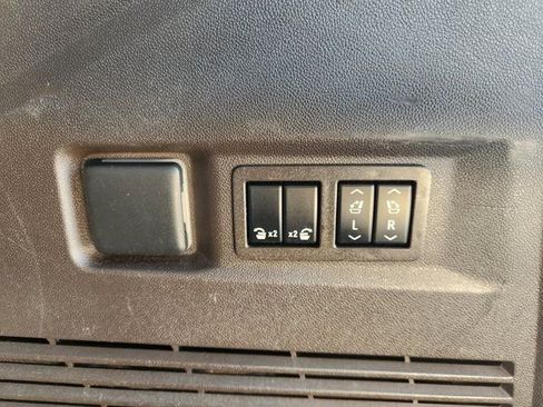 Used 2022 Chevrolet Tahoe Z71 w/ Luxury Package image 35