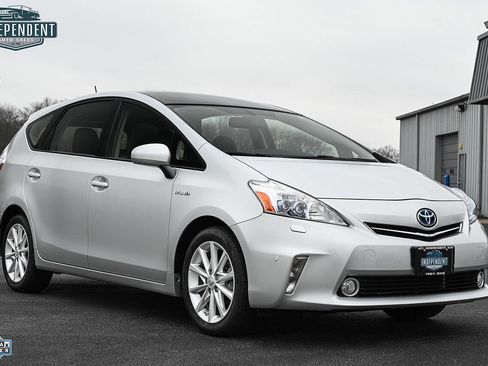 Used 2012 Toyota Prius V Two image 1