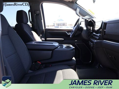 Used 2025 Chevrolet Silverado 1500 LT AWD/4WD image 9