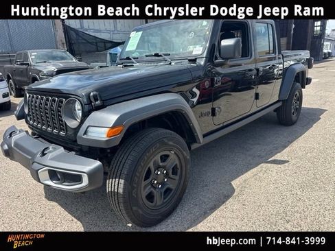 Used 2024 Jeep Gladiator Sport AWD/4WD image 1