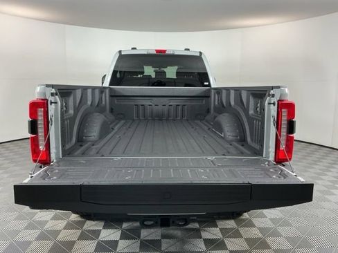 Used 2025 Ford F350 Lariat w/ Black Appearance Package image 7