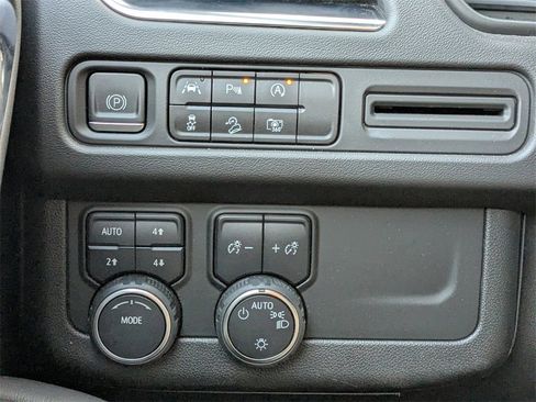 Used 2023 Chevrolet Tahoe Z71 w/ Luxury Package image 23