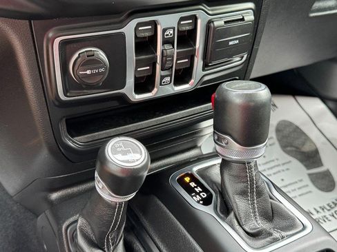Used 2022 Jeep Gladiator Overland w/ Popular Equipment Package AWD/4WD image 19
