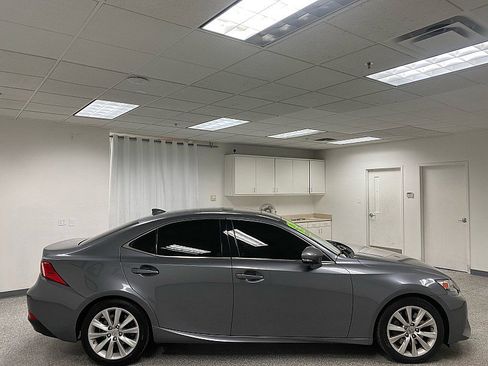 Used 2016 Lexus IS 200t image 4