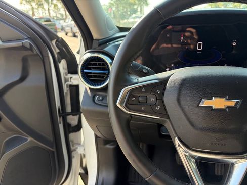 Used 2025 Chevrolet Trax LT w/ Driver Confidence Package FWD image 15