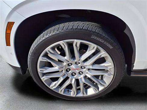 Used 2025 GMC Yukon Denali w/ Sun & Power Step Package image 28