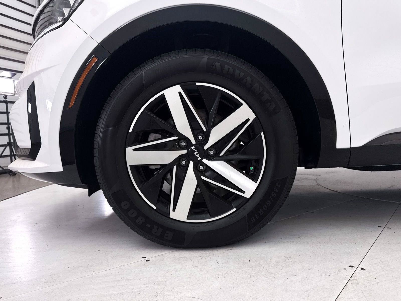 Used 2023 Kia Sorento S w/ Panoramic Sunroof Package FWD image 17
