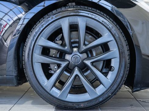 Used 2022 Tesla Model S Plaid image 17