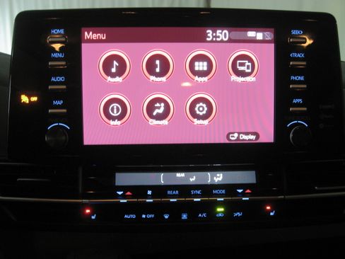 Used 2023 Toyota Sienna XLE image 17