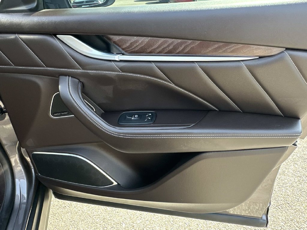 Used 2022 Maserati Levante GT AWD/4WD image 13