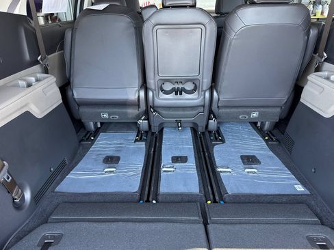 New 2026 Kia Carnival SX FWD image 16