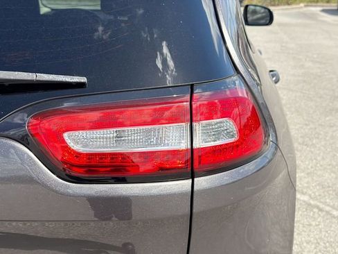 Used 2018 Jeep Cherokee Latitude image 10