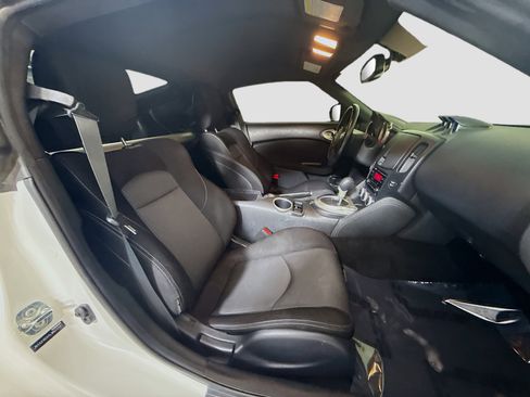 Used 2020 Nissan 370Z Coupe RWD image 25