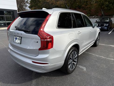 Used 2022 Volvo XC90 T6 Momentum w/ Advanced Package image 4