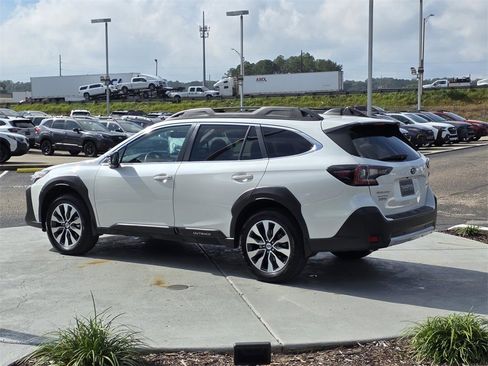 Used 2023 Subaru Outback Limited image 4