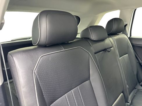 Used 2023 Volkswagen Tiguan SE AWD/4WD image 41