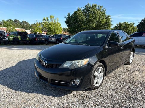 Used 2013 Toyota Camry SE image 2