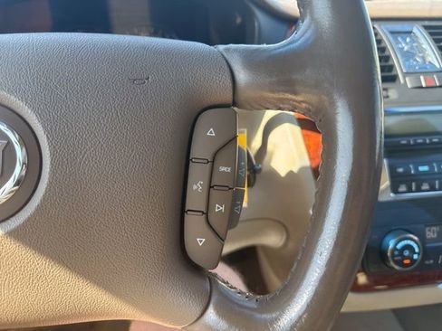 Used 2006 Cadillac DTS w/ Trunk Convenience Package FWD image 19