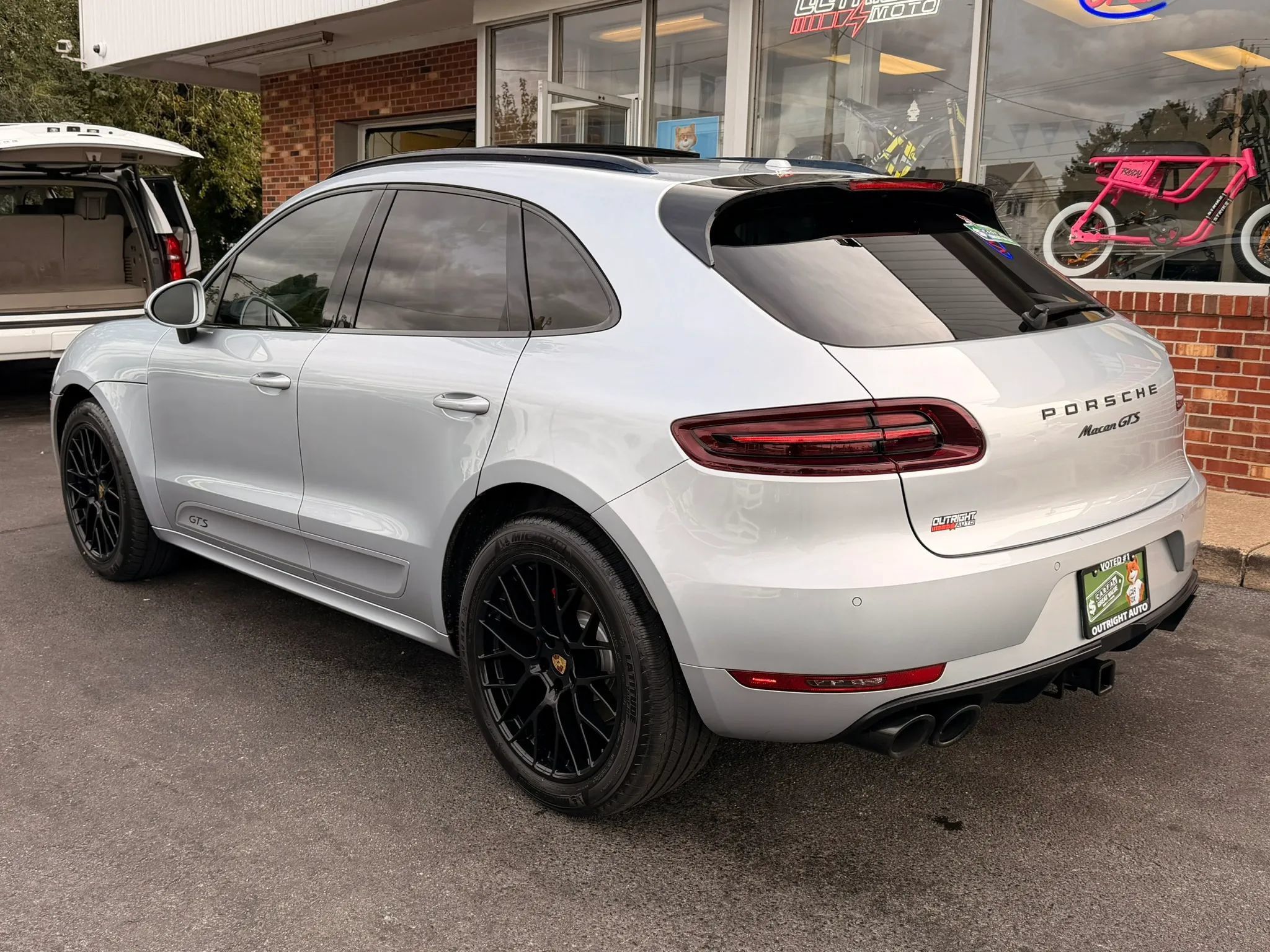 Used 2018 Porsche Macan GTS w/ Premium Package Plus AWD/4WD image 2