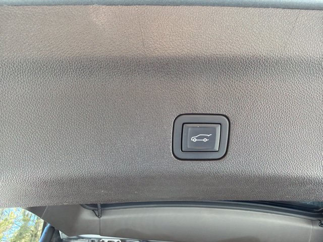 Used 2023 GMC Yukon Denali w/ Advanced Technology Package RWD image 17