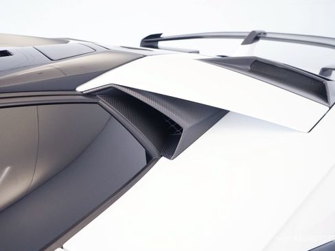 Used 2021 Lamborghini Aventador SVJ AWD/4WD image 13