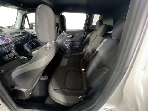 Used 2022 Jeep Renegade Altitude w/ Convenience Group image 24