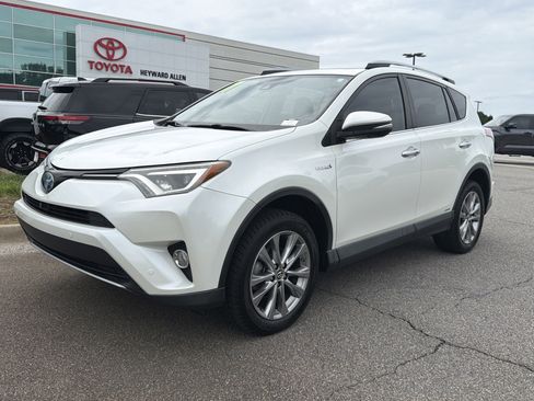 Used 2017 Toyota RAV4 Limited AWD/4WD image 3