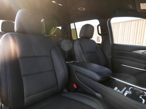 Used 2025 Chevrolet Traverse LT AWD/4WD image 14