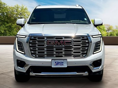 Used 2025 GMC Yukon XL Denali AWD/4WD image 3