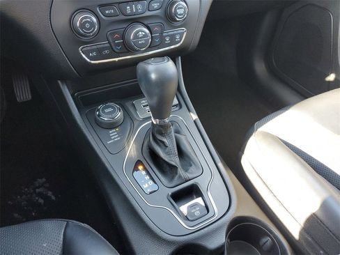 Used 2022 Jeep Cherokee Latitude Lux w/ Sun & Sound Group image 29