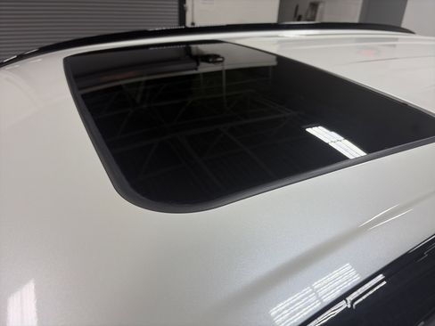 Used 2022 Toyota RAV4 XLE Premium image 11