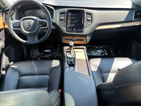Certified 2022 Volvo XC90 T6 Momentum w/ Climate Package AWD/4WD image 17