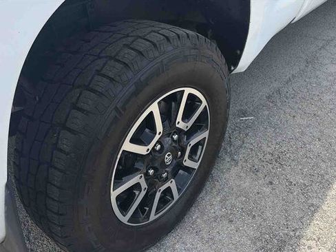 Used 2012 Toyota Tundra 4x4 Double Cab w/ TRD Off-Road Pkg image 10