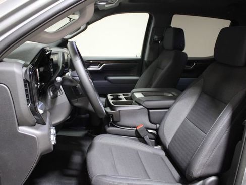 New 2026 GMC Sierra 1500 SLE image 18