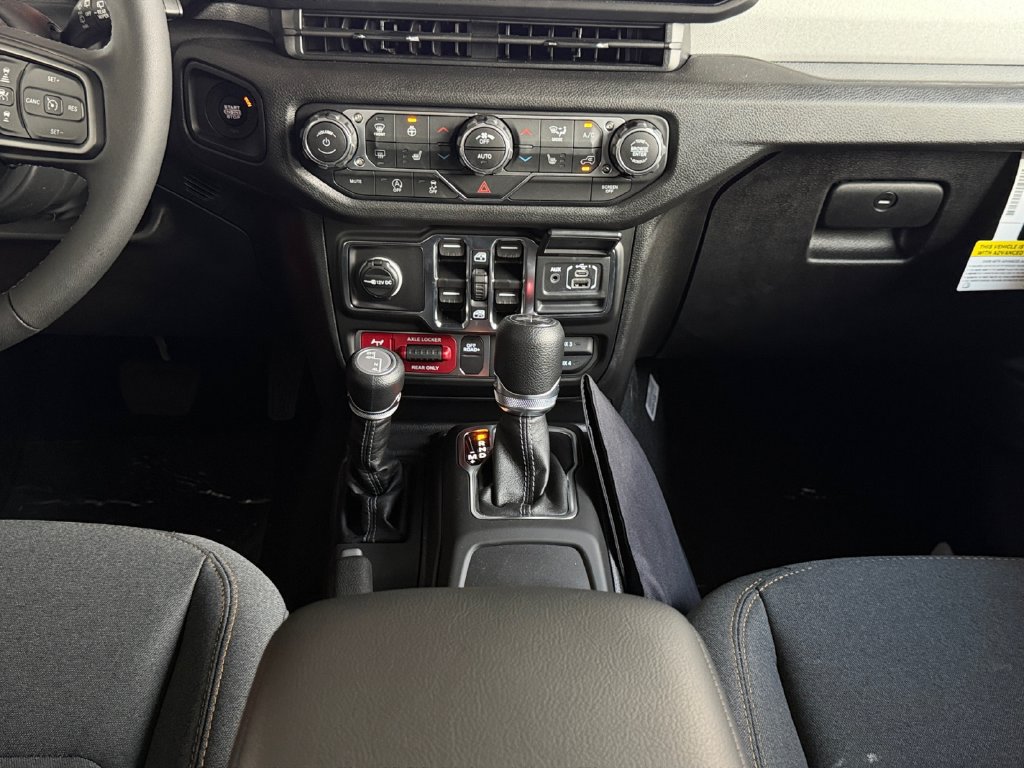 Used 2025 Jeep Wrangler Unlimited Sport AWD/4WD image 11