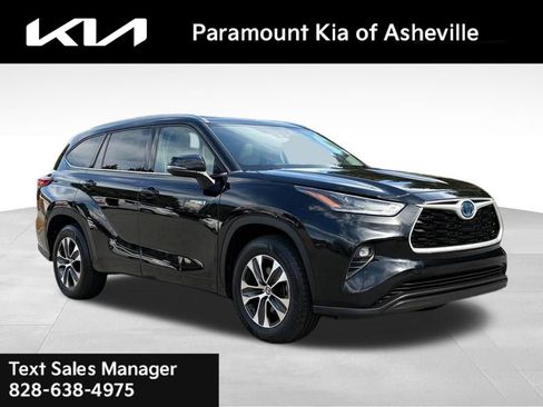 Used 2021 Toyota Highlander XLE image 1