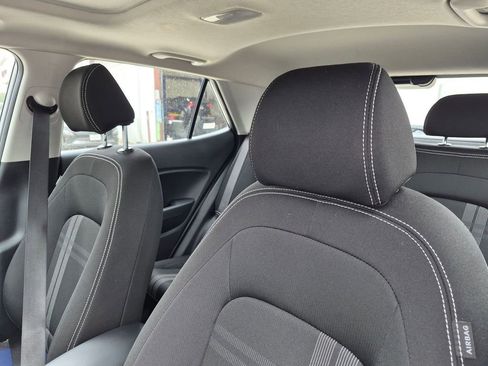 Used 2025 Hyundai Venue SEL FWD image 17