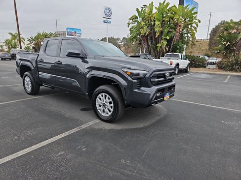 Used 2025 Toyota Tacoma SR5 image 3