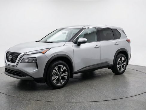 Used 2025 Nissan Rogue SV FWD image 3