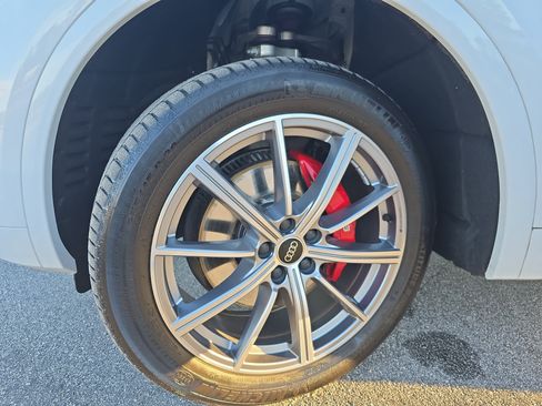 Used 2025 Audi SQ5 Premium Plus w/ Premium Plus Package image 31