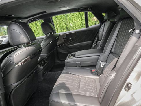Used 2021 Lexus LS 500 w/ Interior Upgrade Package RWD image 31