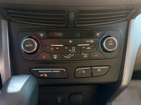 Used 2017 Ford Escape SE w/ Equipment Group 201A FWD image 16