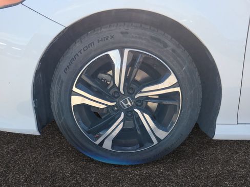 Used 2019 Toyota Camry LE FWD image 14
