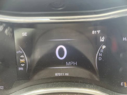 Used 2019 Jeep Grand Cherokee Overland AWD/4WD image 12