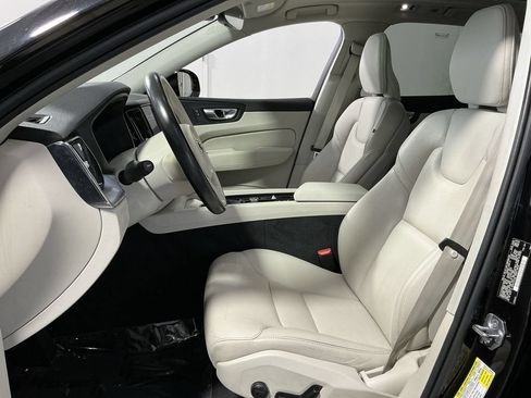 Used 2020 Volvo XC60 T5 Momentum AWD/4WD image 14