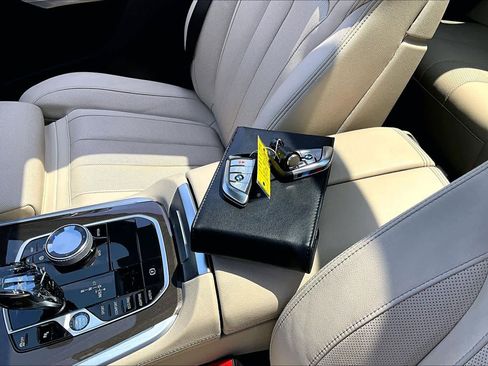 Used 2022 BMW X5 sDrive40i w/ M Sport Package RWD image 15