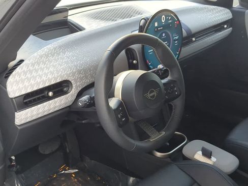 Used 2025 MINI Cooper 2-Door Hardtop image 10