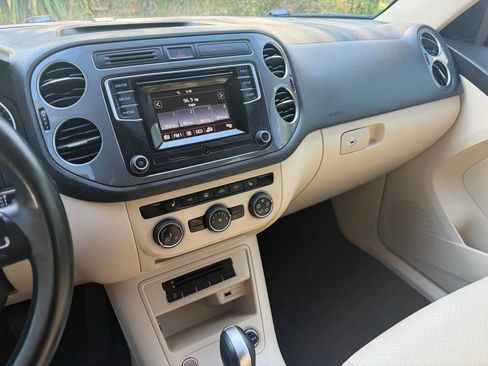 Used 2016 Volkswagen Tiguan S image 20