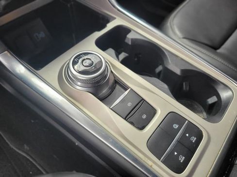 Used 2022 Ford Explorer XLT w/ Equipment Group 202A image 29