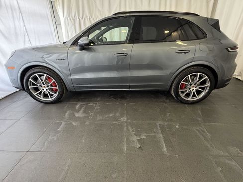 New 2026 Porsche Cayenne S image 2